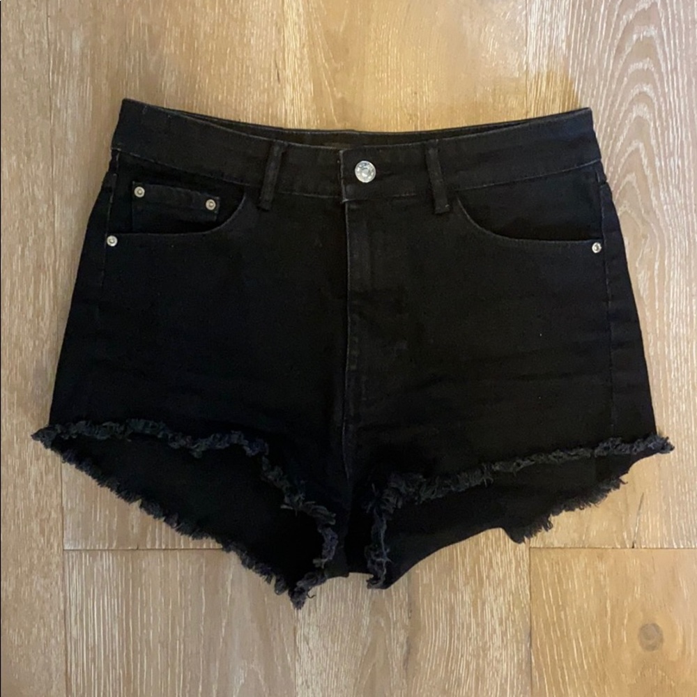 Black ZARA shorts!!